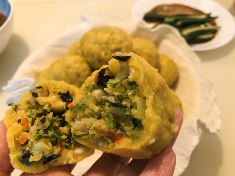 刷脂必备的玉米面菜团子的做法