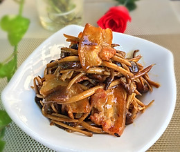 五花肉茶树菇的做法