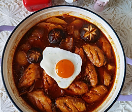 快手一锅端‼️韩式辣酱鸡翅焖锅的做法