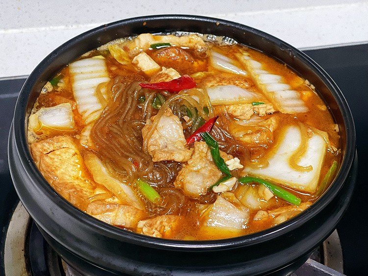 白菜豆腐粉丝煲的做法
