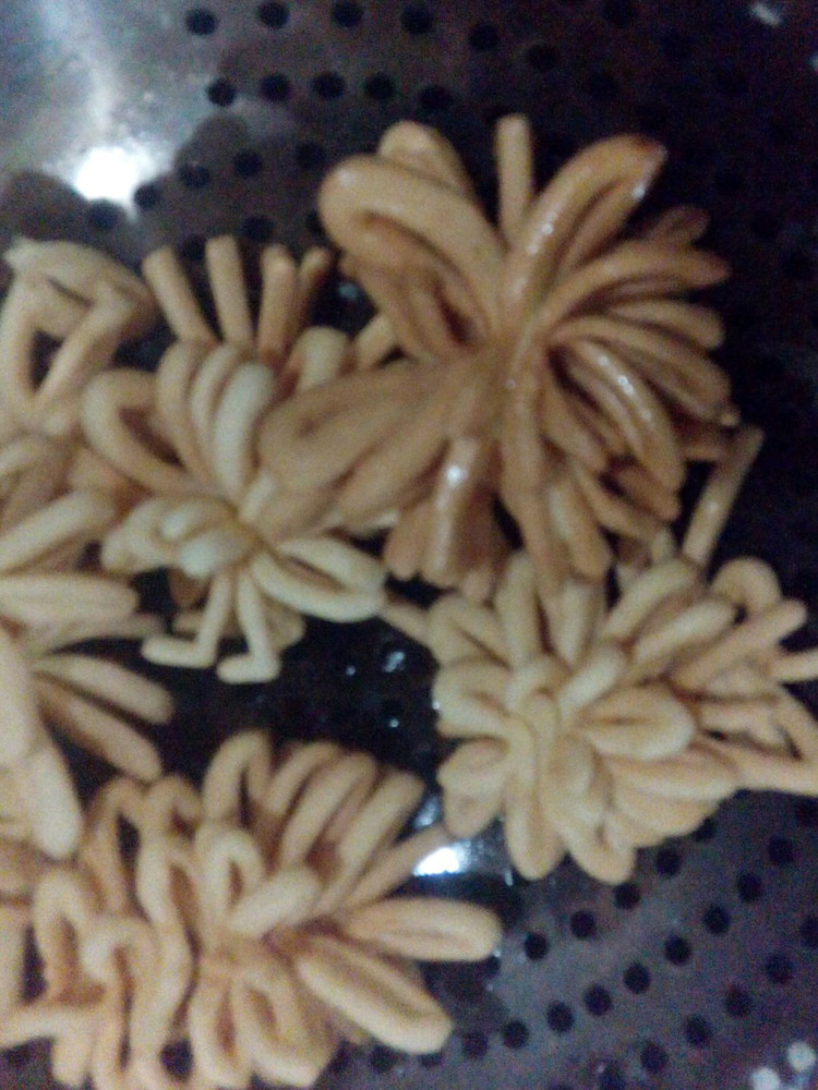 菊花麻花的做法