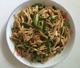 尖椒炒千张的做法