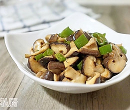 青椒炒香菇的做法