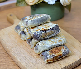#一口新年味，全家享佳味#  豆沙春卷的做法