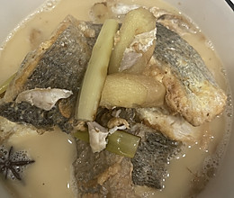 清炖鲈鱼的做法