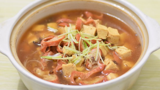 肥肠炖豆腐的做法