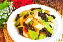 #晒出你的中秋团圆饭#莴笋炒鸡片的做法