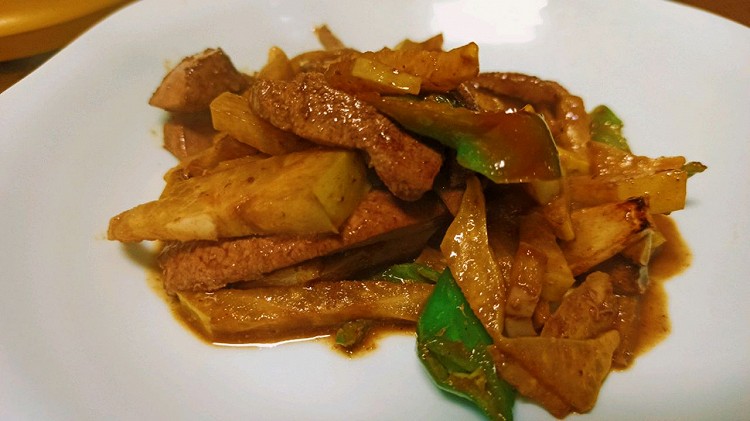 云南水果宴～杨桃爆炒猪肝的做法