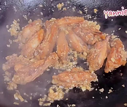 蒜香鸡翅的做法