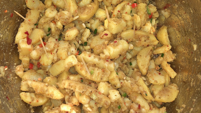 蒜香狼牙土豆的做法