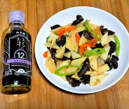 青椒黑木耳炒山药的做法