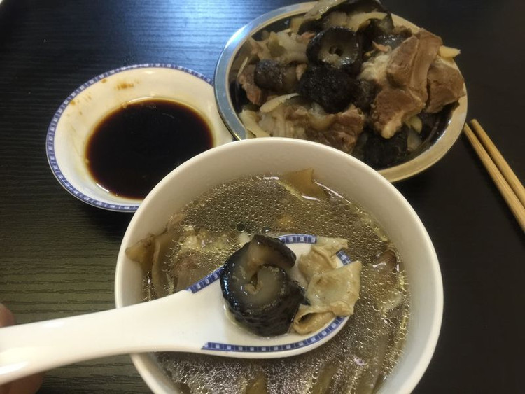花胶海参煲四味汤的做法