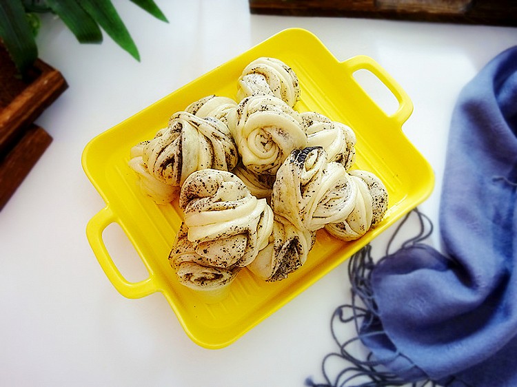 黑芝麻花卷的做法