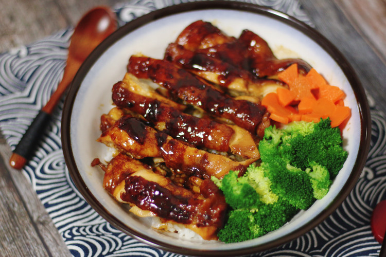 照烧鸡腿饭（附赠经典照烧汁）的做法