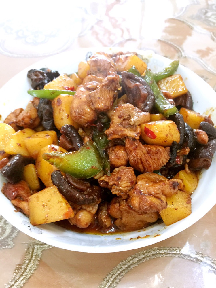 家常菜 香菇土豆炒鸡 大盘鸡的做法