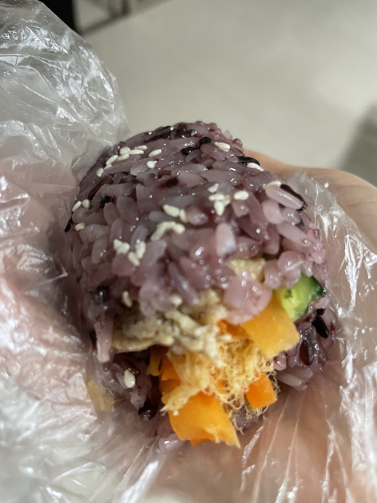 鸡胸肉饭团的做法