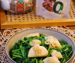 #厨房鲜香秘诀，太太乐松茸鲜，一餐一筷见鲜香#福袋炒红薯叶的做法