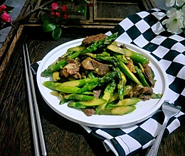 猪肉炒芦笋的做法