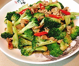 西兰花炒肉的做法