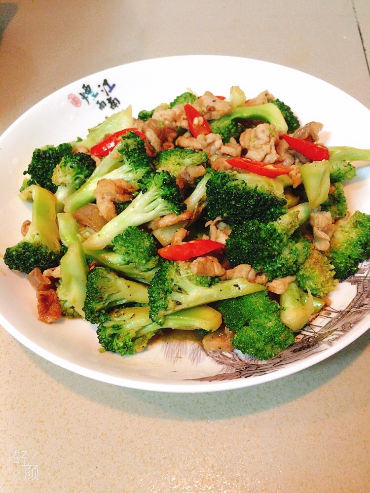 西兰花炒肉的做法