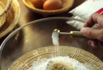 泰国甜品小吃斑斓椰肉饼的做法