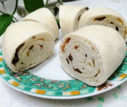 #夏日消暑，非它莫属#红枣葡萄干面卷的做法