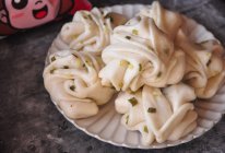 #南北面点大不同#葱香小花卷的做法