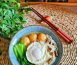 暖心又暖胃的鲜松茸鸡汤鱼丸鸡蛋面的做法