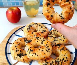 #皇后红玫瑰花式做法#苹果甜甜圈的做法