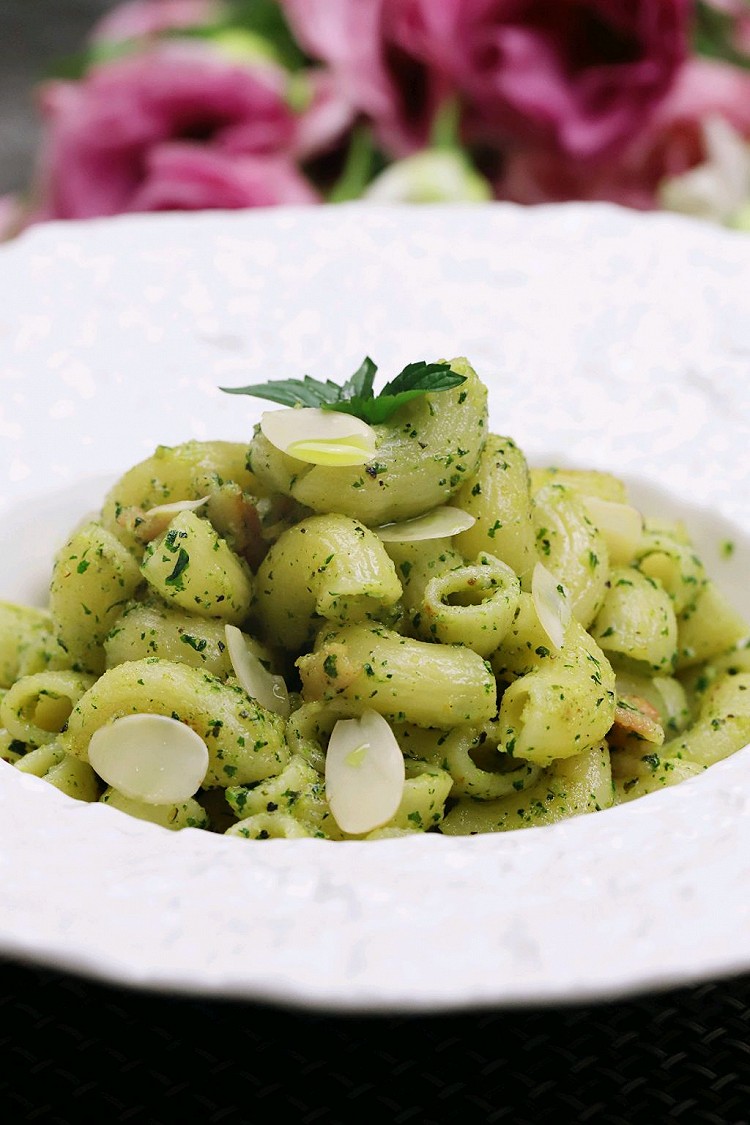 松子杏仁青酱意面的做法