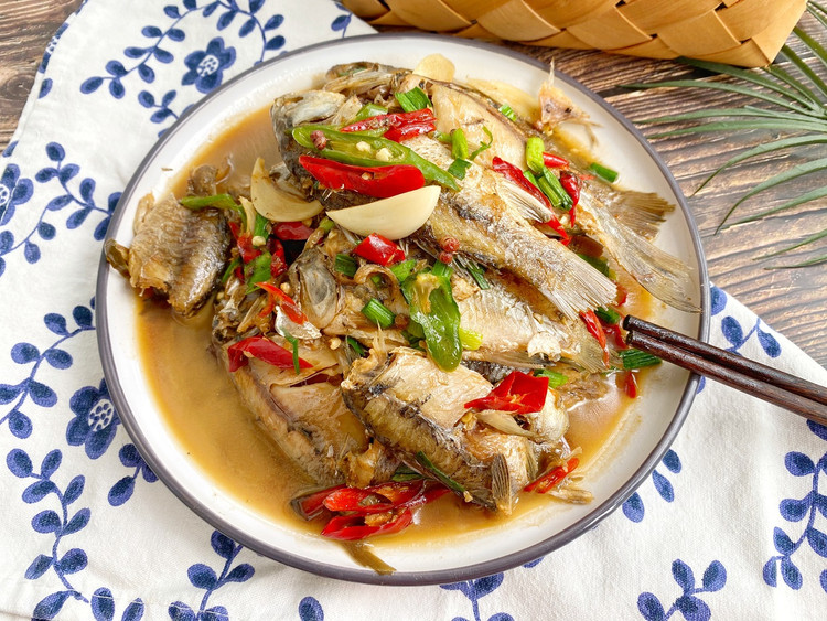 红烧杂鱼的做法