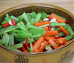 芹菜这样吃最解馋，逢年过节用它招待客人，开胃又下饭，比肉还香的做法