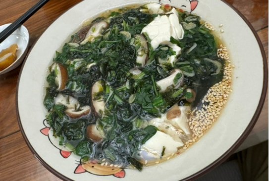 简易晚上刷脂餐（紫菜虾皮香菜香菇豆腐汤）的做法