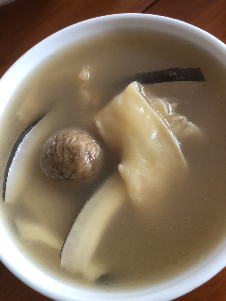 花胶响螺龙骨煲海底椰的做法