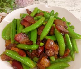 #春日露营#腊肉炒甜豆的做法