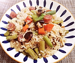 #我心中的冬日限定#冬日里的快手饭—腊肠豆角焖饭，味道绝绝子的做法