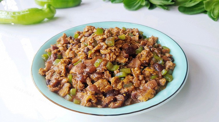 青椒黄豆菇蛋酱的做法