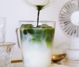 夏日清爽无糖抹茶牛奶|分层技巧分享，片尾精彩翻车回放的做法