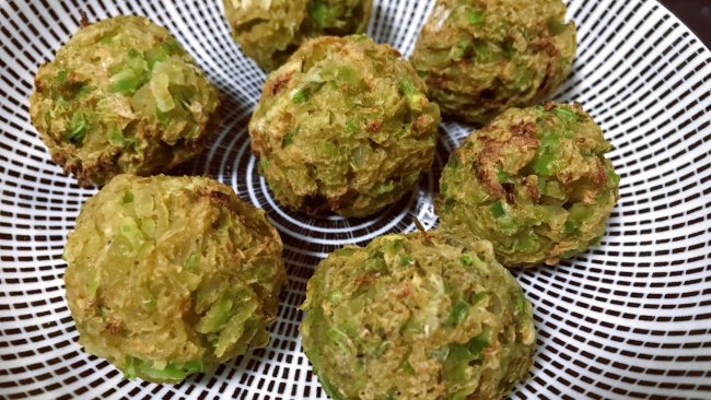 绿萝卜丸子·空气炸锅的做法