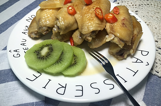 【食在Fastee】碰撞的美味：火辣辣啤酒奇异果鸡翅的做法