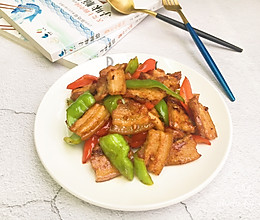 五花肉炒辣椒的做法