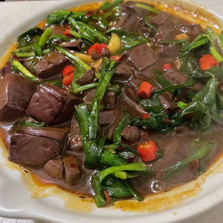 韭菜烧猪血的做法