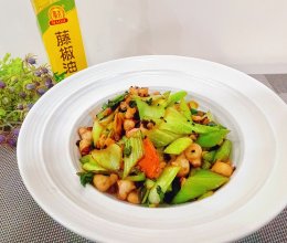 藤椒味八爪鱼丁炒上海青！的做法