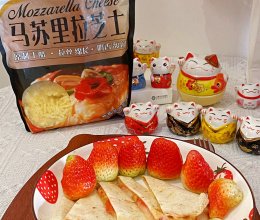 #奶香四溢 暖锅佳味#草莓卷饼的做法