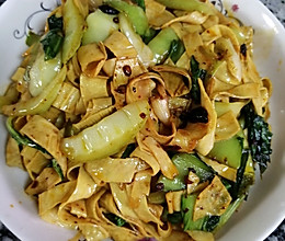 青菜炒油豆皮的做法