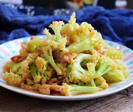 下饭菜~菜花炒肉的做法
