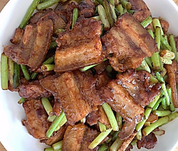 五花肉炒蒜薹的做法