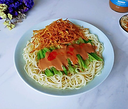 麻酱油芹菇凉面的做法