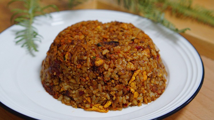 酱油腐乳炒饭的做法