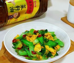 #菜油就选外婆乡，新鲜开榨抢先尝#油菜炒鸡蛋的做法